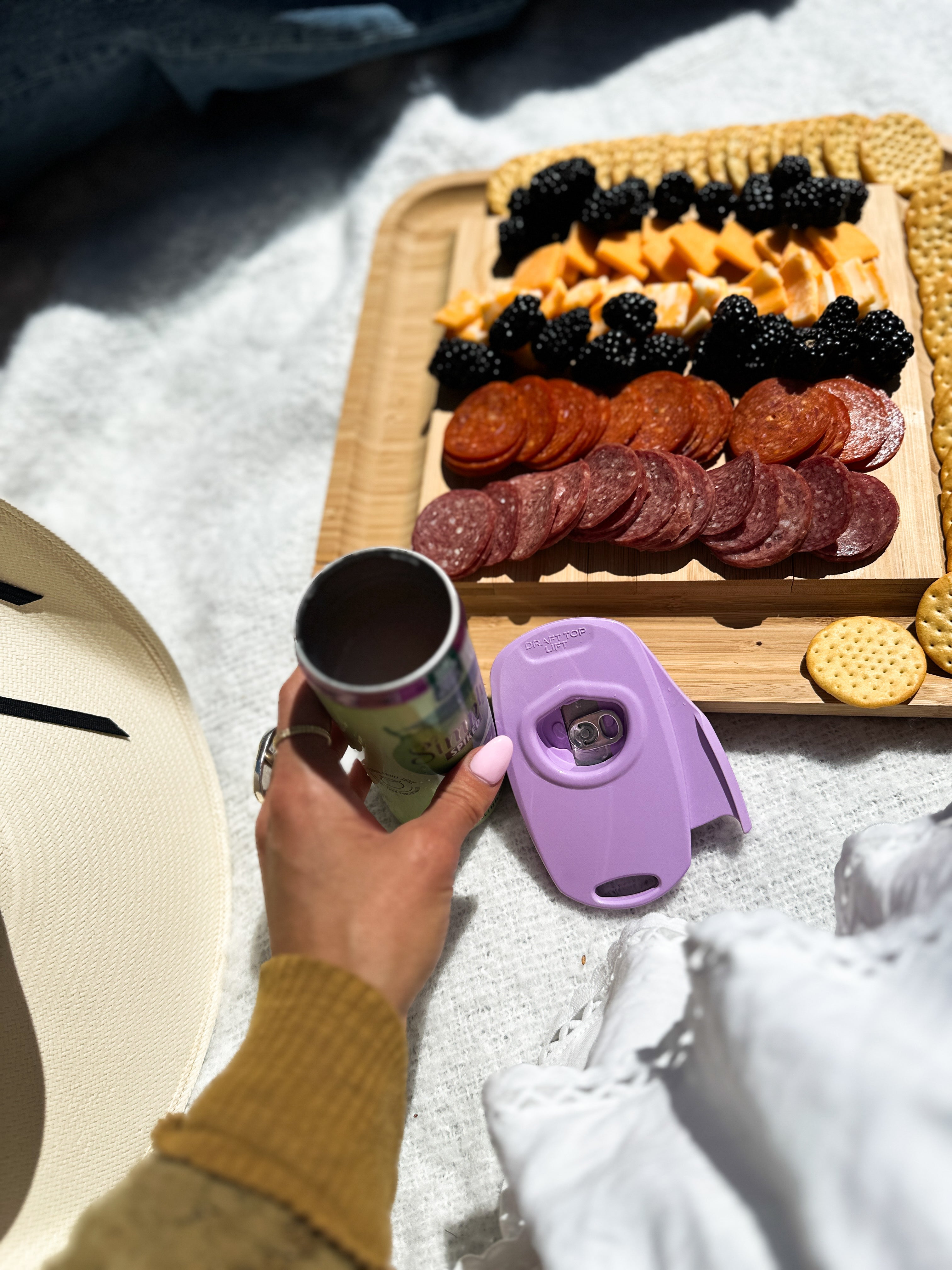 Why Draft Top Is the Perfect Tool for Your Next Picnic